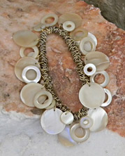 pearl-like discs and circle stretchy bracelet