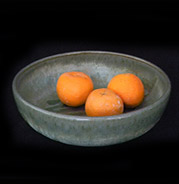 brn clay serving bowl